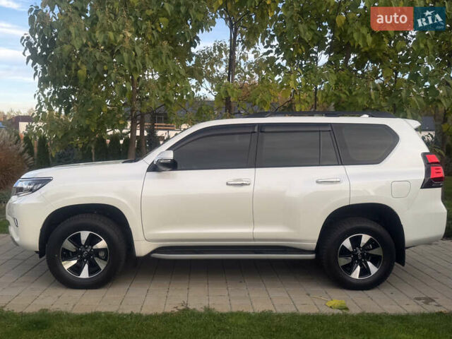 Белый Тойота Ленд Крузер Прадо, объемом двигателя 2.76 л и пробегом 28 тыс. км за 55500 $, фото 18 на Automoto.ua
