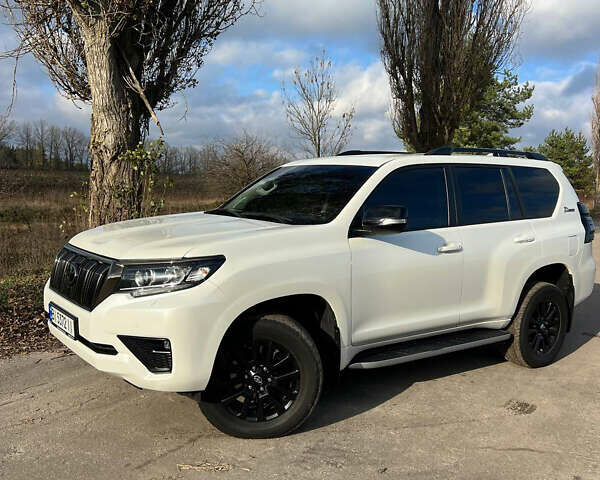 Белый Тойота Ленд Крузер Прадо, объемом двигателя 3.96 л и пробегом 134 тыс. км за 42900 $, фото 3 на Automoto.ua