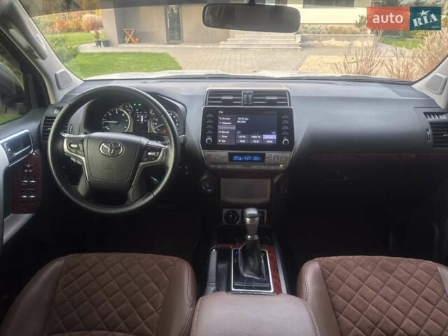 Белый Тойота Ленд Крузер Прадо, объемом двигателя 2.76 л и пробегом 28 тыс. км за 55500 $, фото 75 на Automoto.ua