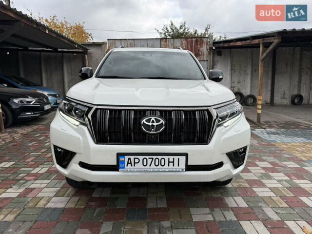 Тойота Ленд Крузер Прадо 2022 в Запорожье на Automoto.ua Белый Тойота Ленд Крузер Прадо, объемом двигателя 3.96 л и пробегом 15 тыс. км за 55000 $, фото 2 на Automoto.ua