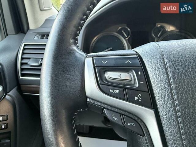 Белый Тойота Ленд Крузер Прадо, объемом двигателя 2.76 л и пробегом 37 тыс. км за 49900 $, фото 31 на Automoto.ua