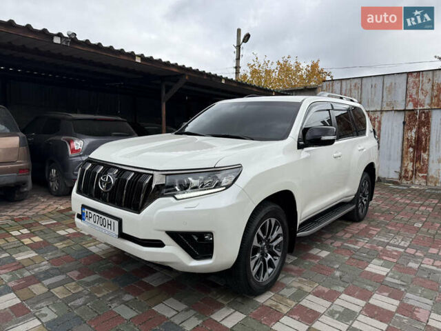 Тойота Ленд Крузер Прадо 2022 в Запорожье на Automoto.ua Белый Тойота Ленд Крузер Прадо, объемом двигателя 3.96 л и пробегом 15 тыс. км за 55000 $, фото 1 на Automoto.ua