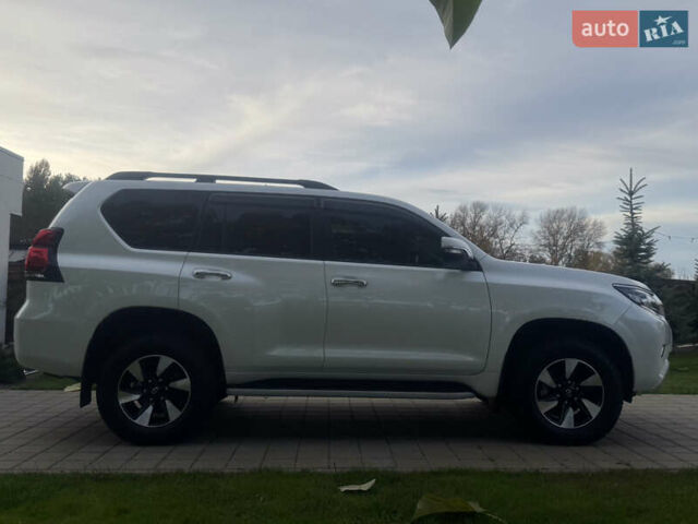 Белый Тойота Ленд Крузер Прадо, объемом двигателя 2.76 л и пробегом 28 тыс. км за 55500 $, фото 29 на Automoto.ua