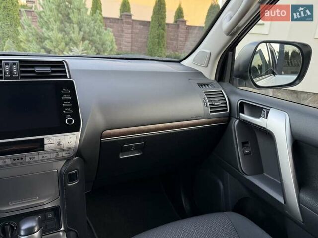 Белый Тойота Ленд Крузер Прадо, объемом двигателя 2.76 л и пробегом 37 тыс. км за 49900 $, фото 27 на Automoto.ua