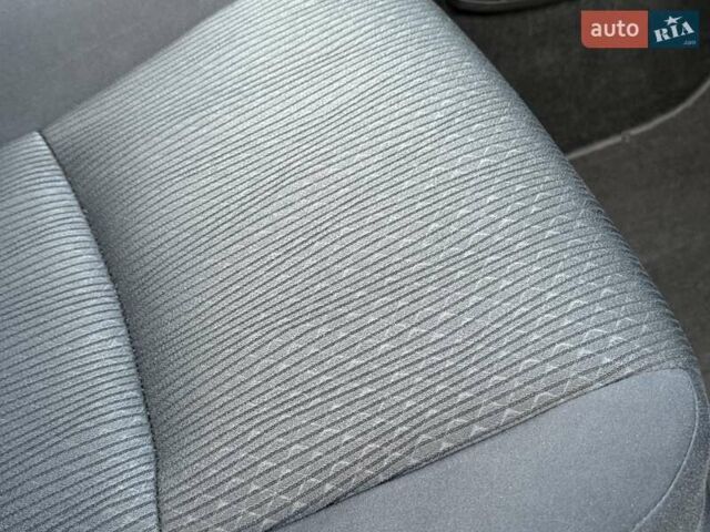 Белый Тойота Ленд Крузер Прадо, объемом двигателя 2.76 л и пробегом 37 тыс. км за 49900 $, фото 18 на Automoto.ua