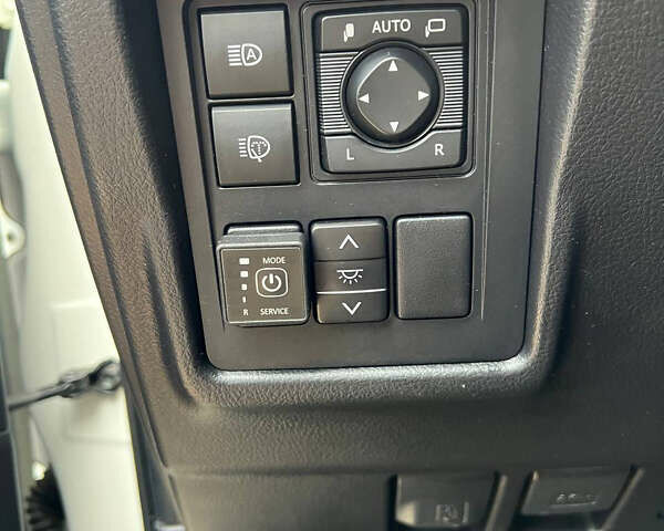 Белый Тойота Ленд Крузер Прадо, объемом двигателя 3.96 л и пробегом 134 тыс. км за 42900 $, фото 49 на Automoto.ua