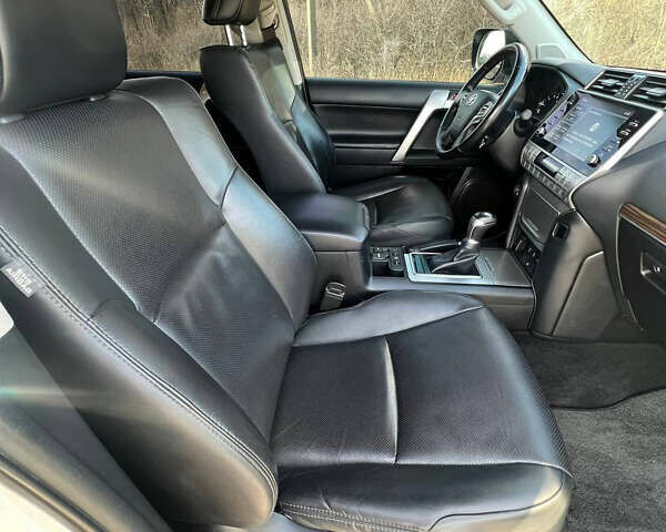 Белый Тойота Ленд Крузер Прадо, объемом двигателя 3.96 л и пробегом 134 тыс. км за 42900 $, фото 53 на Automoto.ua