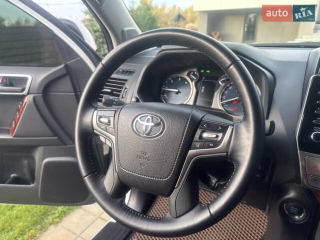 Белый Тойота Ленд Крузер Прадо, объемом двигателя 2.76 л и пробегом 28 тыс. км за 55500 $, фото 79 на Automoto.ua