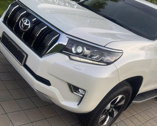 Белый Тойота Ленд Крузер Прадо, объемом двигателя 2.76 л и пробегом 28 тыс. км за 55500 $, фото 11 на Automoto.ua