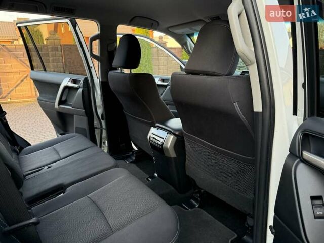 Белый Тойота Ленд Крузер Прадо, объемом двигателя 2.76 л и пробегом 37 тыс. км за 49900 $, фото 12 на Automoto.ua