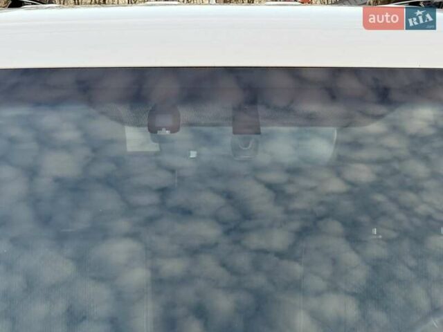 Белый Тойота Ленд Крузер Прадо, объемом двигателя 2.76 л и пробегом 37 тыс. км за 49900 $, фото 85 на Automoto.ua