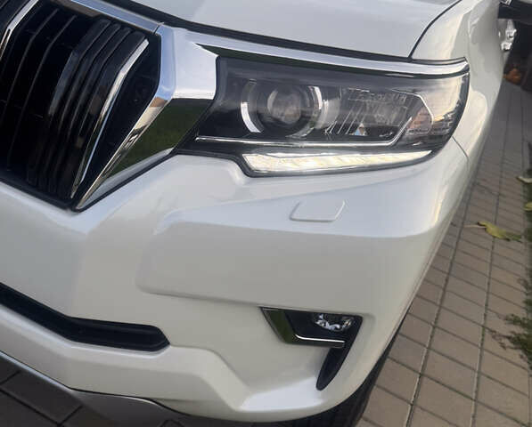 Белый Тойота Ленд Крузер Прадо, объемом двигателя 2.76 л и пробегом 28 тыс. км за 55500 $, фото 4 на Automoto.ua