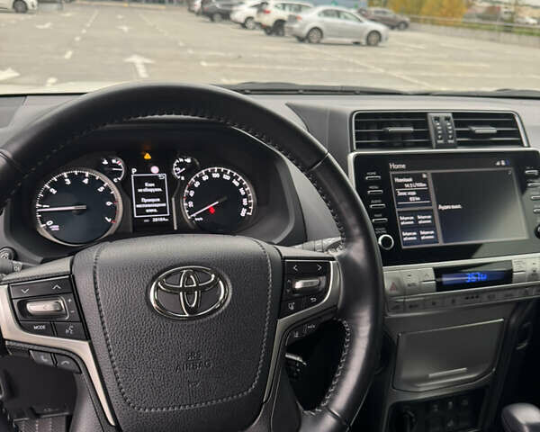 Белый Тойота Ленд Крузер Прадо, объемом двигателя 3.96 л и пробегом 28 тыс. км за 54500 $, фото 4 на Automoto.ua