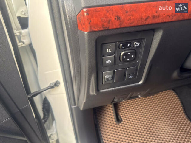 Белый Тойота Ленд Крузер Прадо, объемом двигателя 2.76 л и пробегом 28 тыс. км за 55500 $, фото 49 на Automoto.ua