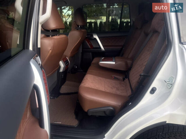 Белый Тойота Ленд Крузер Прадо, объемом двигателя 2.76 л и пробегом 28 тыс. км за 55500 $, фото 54 на Automoto.ua