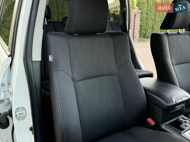 Белый Тойота Ленд Крузер Прадо, объемом двигателя 2.76 л и пробегом 37 тыс. км за 49900 $, фото 21 на Automoto.ua