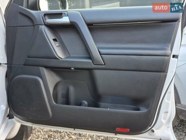 Белый Тойота Ленд Крузер Прадо, объемом двигателя 3.96 л и пробегом 71 тыс. км за 50900 $, фото 41 на Automoto.ua