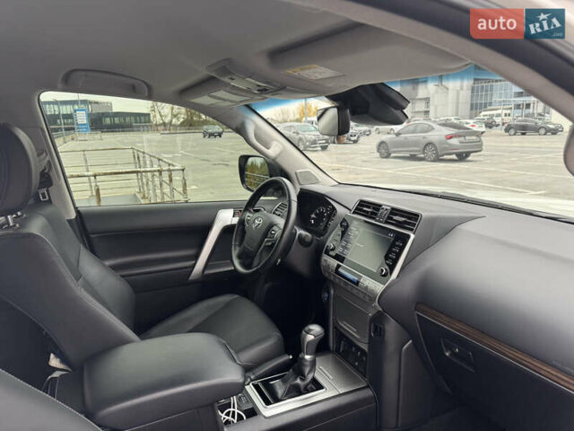 Белый Тойота Ленд Крузер Прадо, объемом двигателя 3.96 л и пробегом 28 тыс. км за 54500 $, фото 3 на Automoto.ua