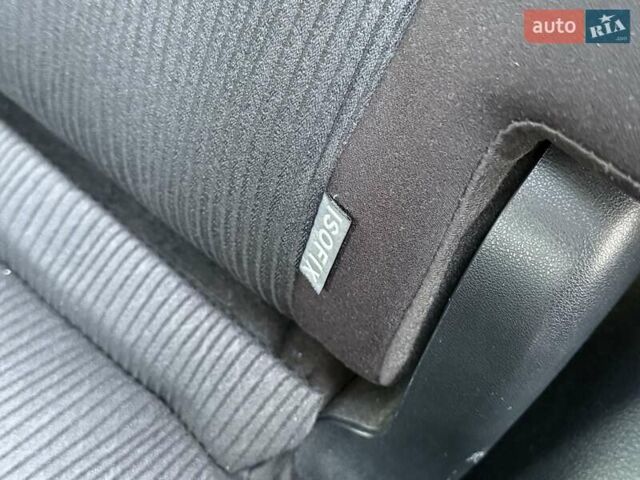 Белый Тойота Ленд Крузер Прадо, объемом двигателя 2.76 л и пробегом 37 тыс. км за 49900 $, фото 4 на Automoto.ua