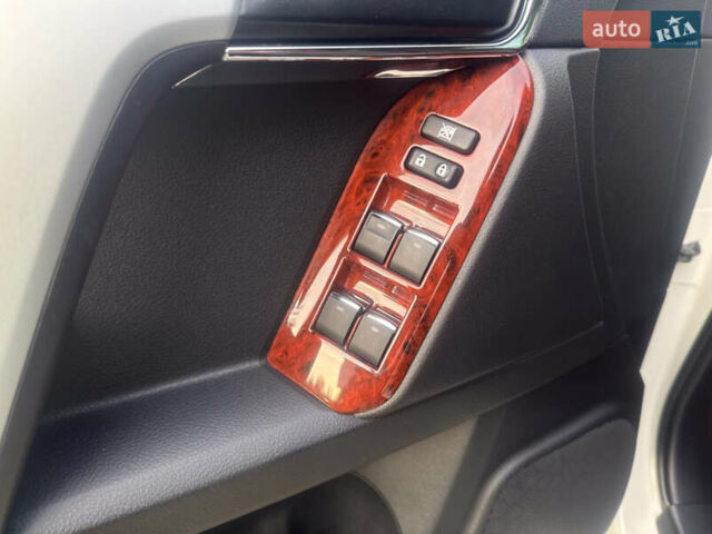 Белый Тойота Ленд Крузер Прадо, объемом двигателя 2.76 л и пробегом 28 тыс. км за 55500 $, фото 48 на Automoto.ua