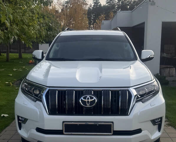 Белый Тойота Ленд Крузер Прадо, объемом двигателя 2.76 л и пробегом 28 тыс. км за 55500 $, фото 1 на Automoto.ua