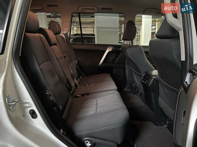 Белый Тойота Ленд Крузер Прадо, объемом двигателя 2.76 л и пробегом 33 тыс. км за 54000 $, фото 7 на Automoto.ua