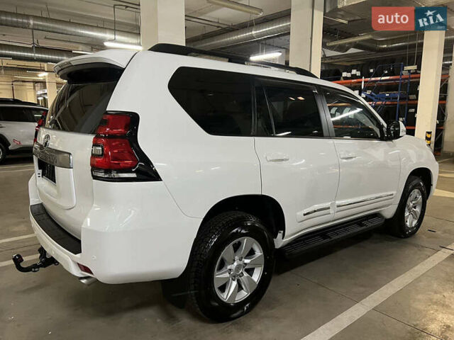 Белый Тойота Ленд Крузер Прадо, объемом двигателя 2.76 л и пробегом 33 тыс. км за 54000 $, фото 4 на Automoto.ua