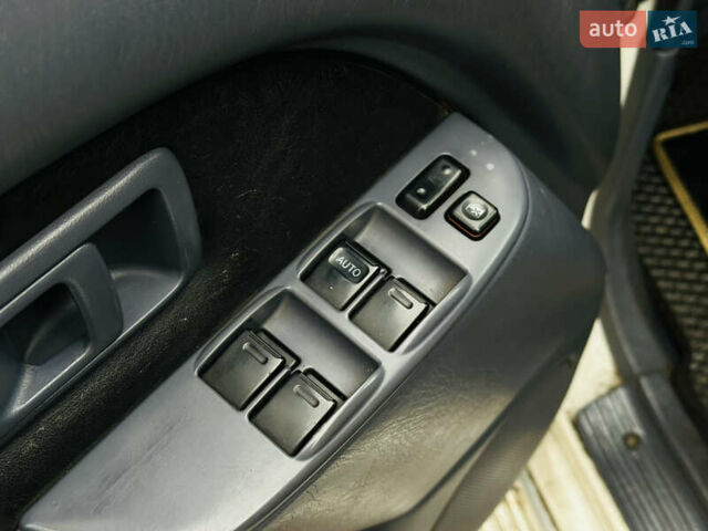 Бежевый Тойота Ленд Крузер Прадо, объемом двигателя 3.4 л и пробегом 182 тыс. км за 9500 $, фото 24 на Automoto.ua