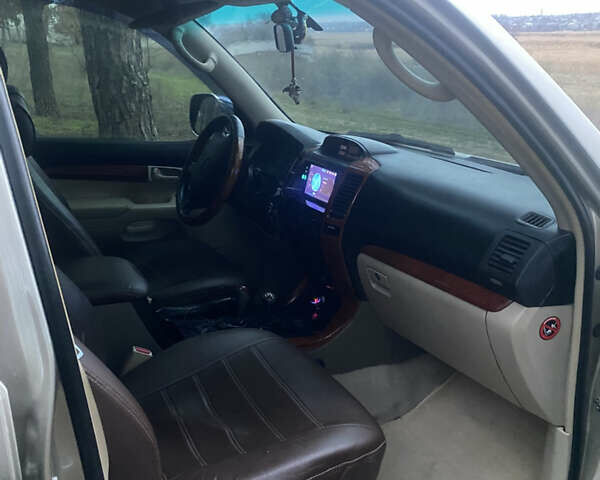 Бежевый Тойота Ленд Крузер Прадо, объемом двигателя 2.7 л и пробегом 370 тыс. км за 9500 $, фото 2 на Automoto.ua