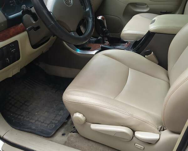 Бежевый Тойота Ленд Крузер Прадо, объемом двигателя 4 л и пробегом 330 тыс. км за 13500 $, фото 4 на Automoto.ua