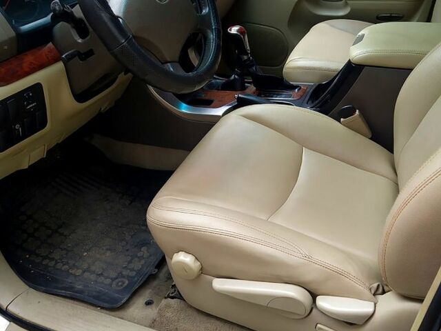 Бежевий Тойота Ленд Крузер Прадо, об'ємом двигуна 4 л та пробігом 330 тис. км за 13500 $, фото 5 на Automoto.ua