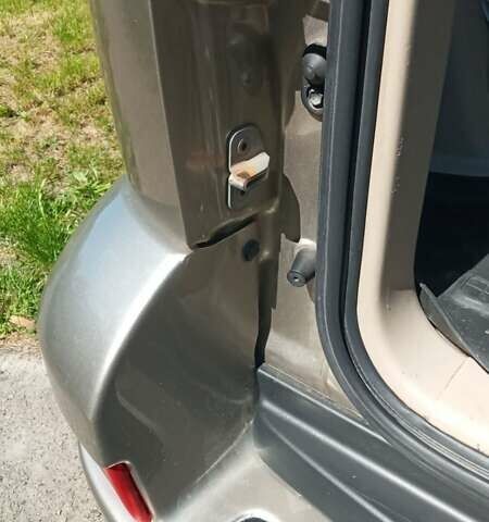 Бежевый Тойота Ленд Крузер Прадо, объемом двигателя 2.7 л и пробегом 280 тыс. км за 10250 $, фото 17 на Automoto.ua