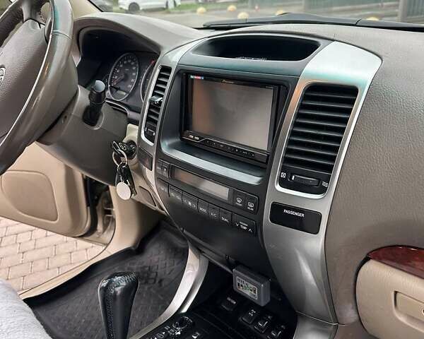 Бежевий Тойота Ленд Крузер Прадо, об'ємом двигуна 3.96 л та пробігом 166 тис. км за 21999 $, фото 41 на Automoto.ua