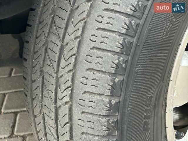 Бежевий Тойота Ленд Крузер Прадо, об'ємом двигуна 3.96 л та пробігом 166 тис. км за 21999 $, фото 17 на Automoto.ua