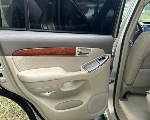 Бежевый Тойота Ленд Крузер Прадо, объемом двигателя 3.96 л и пробегом 210 тыс. км за 16500 $, фото 10 на Automoto.ua