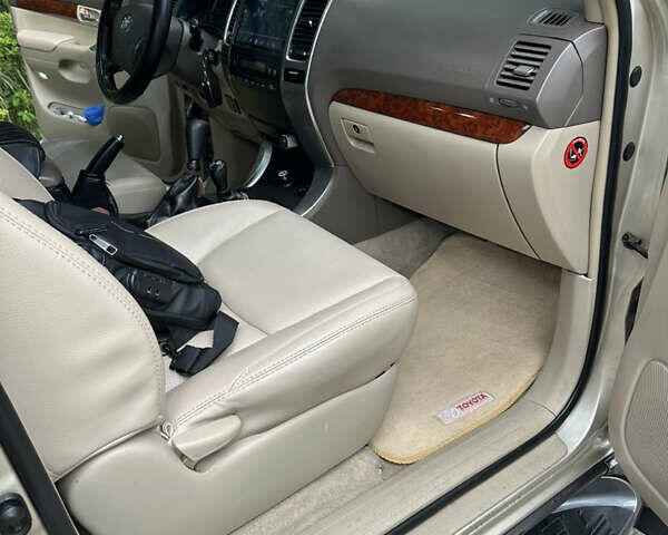 Бежевый Тойота Ленд Крузер Прадо, объемом двигателя 3.96 л и пробегом 210 тыс. км за 16500 $, фото 5 на Automoto.ua