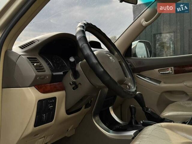 Бежевий Тойота Ленд Крузер Прадо, об'ємом двигуна 3.96 л та пробігом 320 тис. км за 13500 $, фото 16 на Automoto.ua