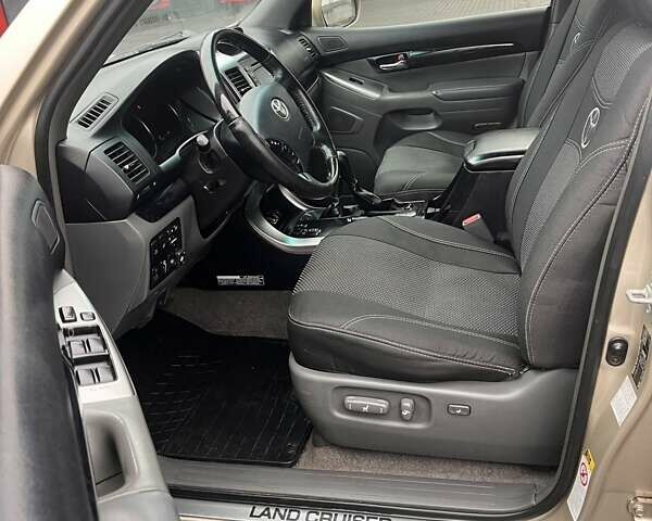 Бежевый Тойота Ленд Крузер Прадо, объемом двигателя 3.96 л и пробегом 496 тыс. км за 14500 $, фото 6 на Automoto.ua