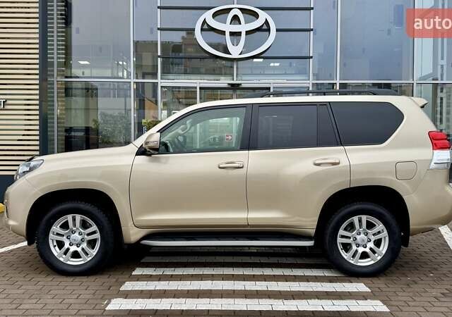 Бежевый Тойота Ленд Крузер Прадо, объемом двигателя 4 л и пробегом 122 тыс. км за 23494 $, фото 2 на Automoto.ua