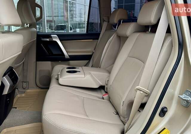 Бежевый Тойота Ленд Крузер Прадо, объемом двигателя 4 л и пробегом 122 тыс. км за 23494 $, фото 21 на Automoto.ua