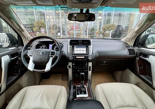 Бежевый Тойота Ленд Крузер Прадо, объемом двигателя 4 л и пробегом 122 тыс. км за 23494 $, фото 19 на Automoto.ua