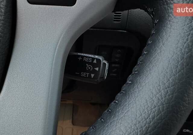 Бежевый Тойота Ленд Крузер Прадо, объемом двигателя 4 л и пробегом 122 тыс. км за 23494 $, фото 26 на Automoto.ua