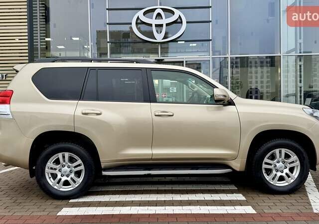 Бежевый Тойота Ленд Крузер Прадо, объемом двигателя 4 л и пробегом 122 тыс. км за 23494 $, фото 8 на Automoto.ua