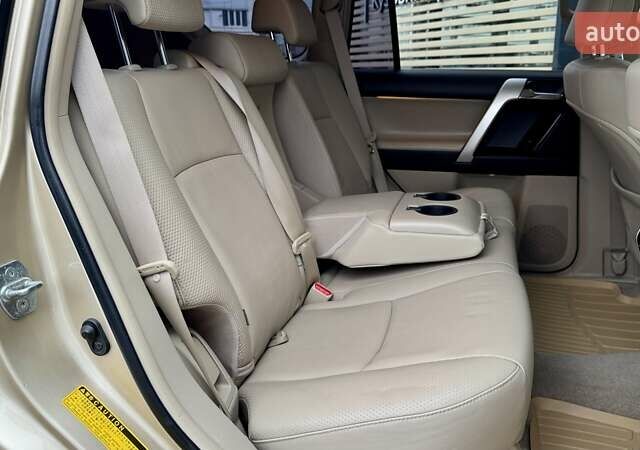 Бежевый Тойота Ленд Крузер Прадо, объемом двигателя 4 л и пробегом 122 тыс. км за 23494 $, фото 16 на Automoto.ua