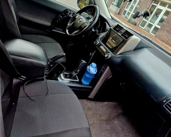 Бежевый Тойота Ленд Крузер Прадо, объемом двигателя 3 л и пробегом 459 тыс. км за 21600 $, фото 9 на Automoto.ua