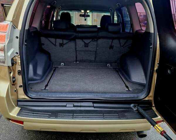 Бежевый Тойота Ленд Крузер Прадо, объемом двигателя 3 л и пробегом 459 тыс. км за 21600 $, фото 6 на Automoto.ua