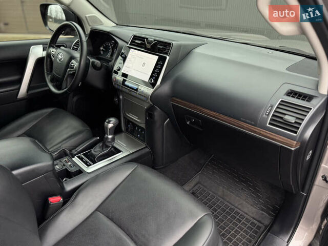 Бежевий Тойота Ленд Крузер Прадо, об'ємом двигуна 4 л та пробігом 40 тис. км за 51500 $, фото 19 на Automoto.ua