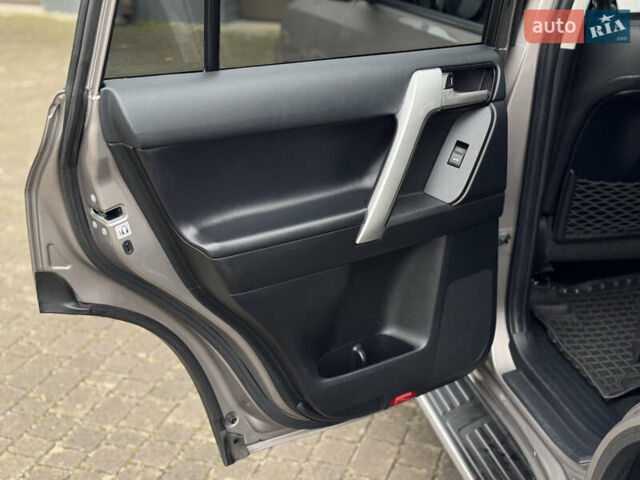 Бежевий Тойота Ленд Крузер Прадо, об'ємом двигуна 4 л та пробігом 40 тис. км за 51500 $, фото 34 на Automoto.ua