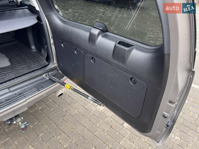 Бежевий Тойота Ленд Крузер Прадо, об'ємом двигуна 4 л та пробігом 40 тис. км за 51500 $, фото 42 на Automoto.ua