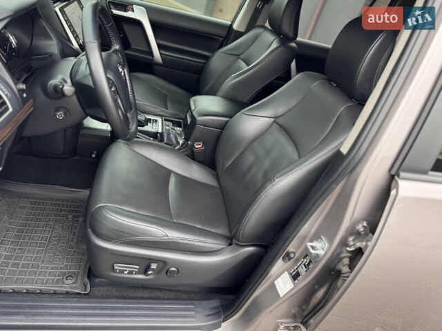 Бежевий Тойота Ленд Крузер Прадо, об'ємом двигуна 4 л та пробігом 40 тис. км за 51500 $, фото 36 на Automoto.ua